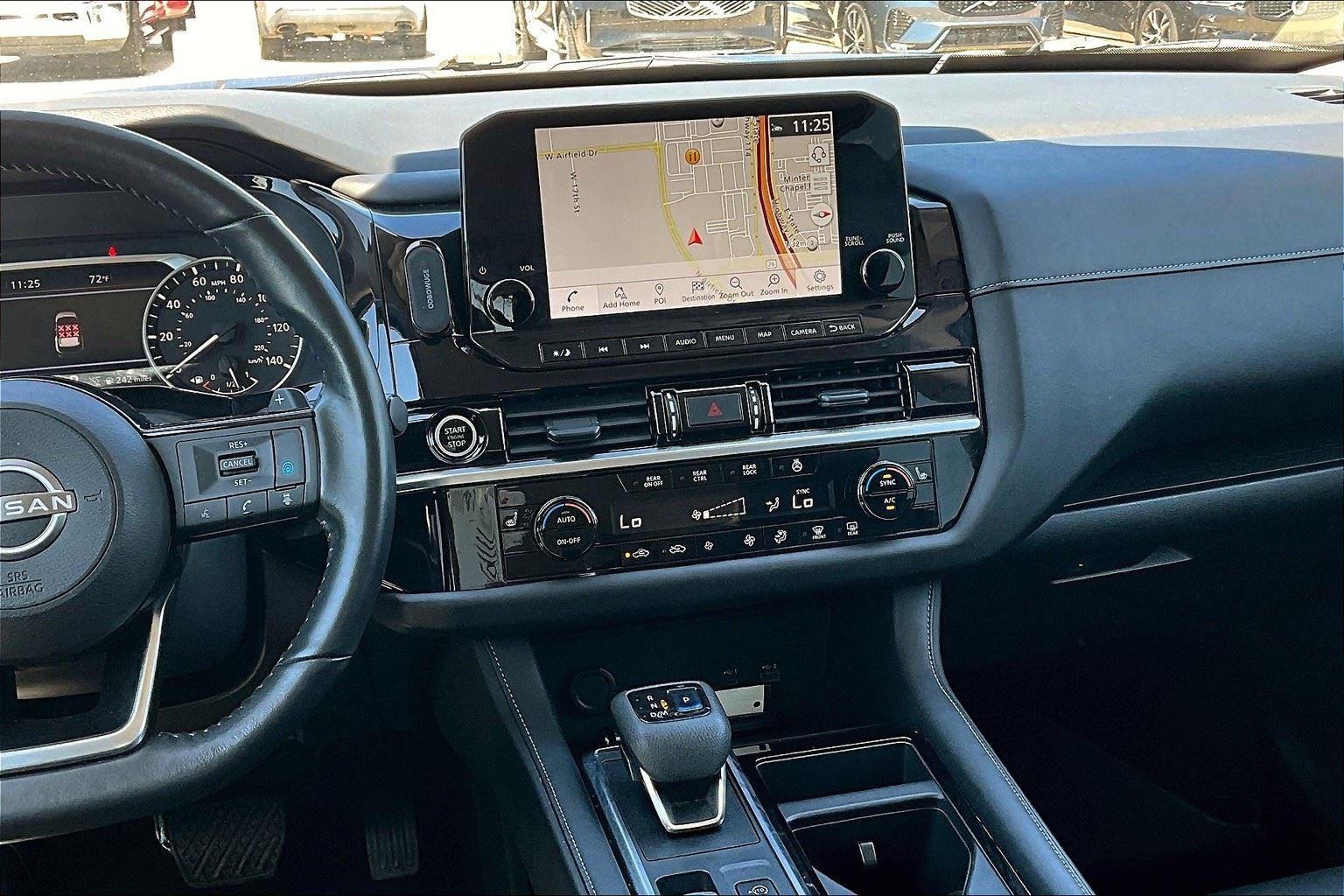 Vehicle image 10 of 42