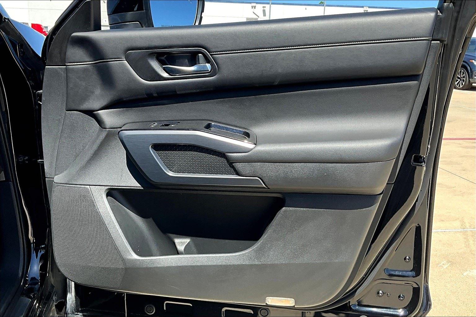 Vehicle image 22 of 42