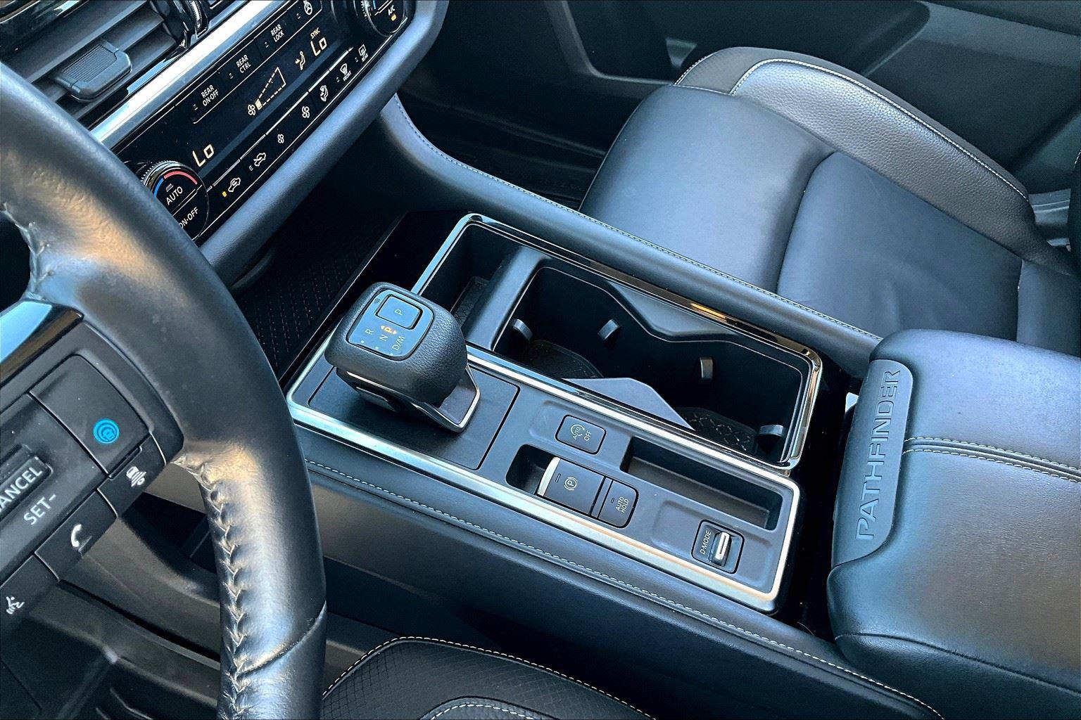 Vehicle image 18 of 42