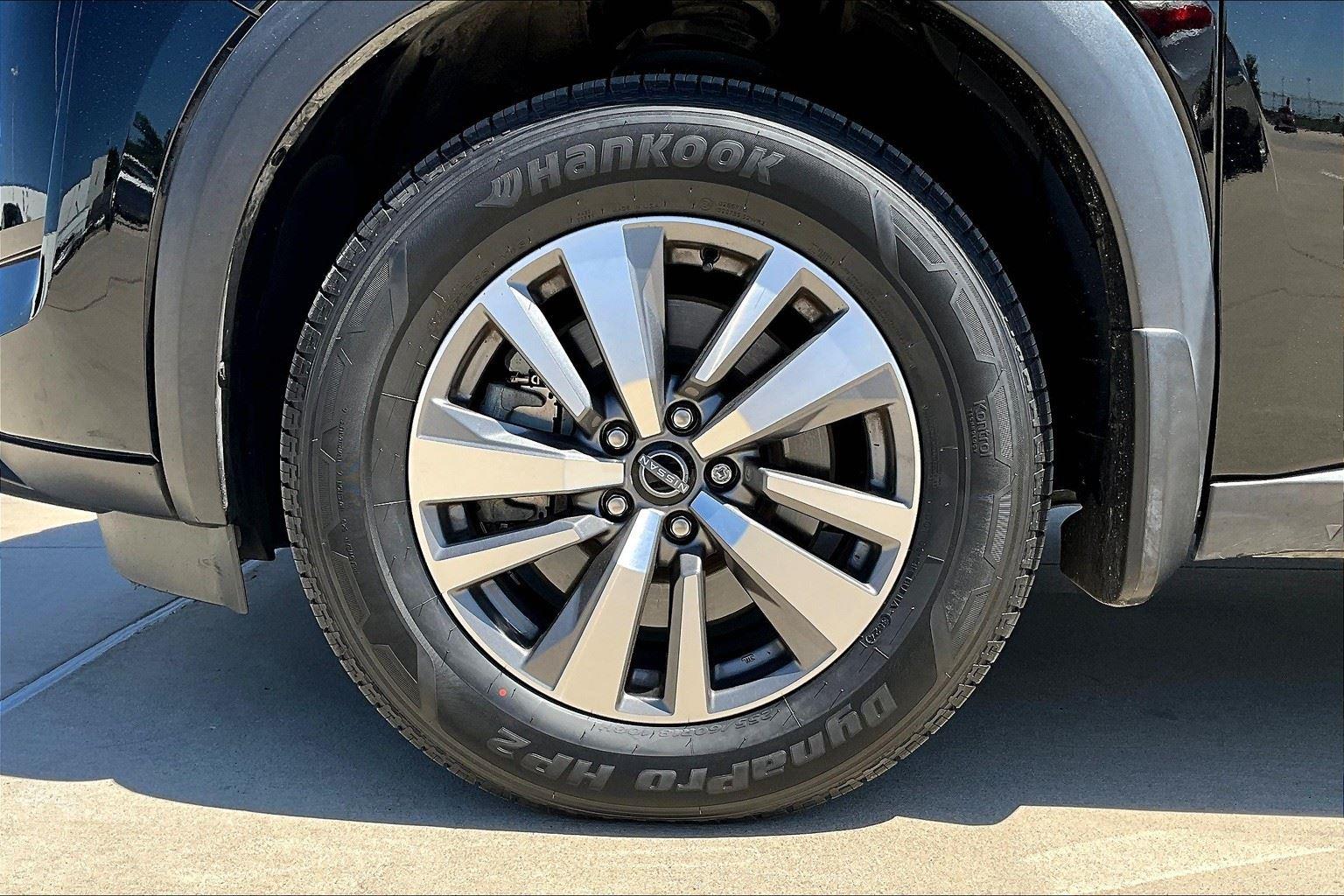 Vehicle image 13 of 42