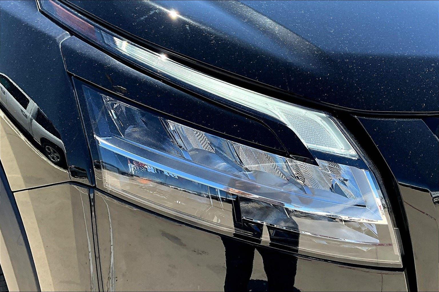 Vehicle image 37 of 42