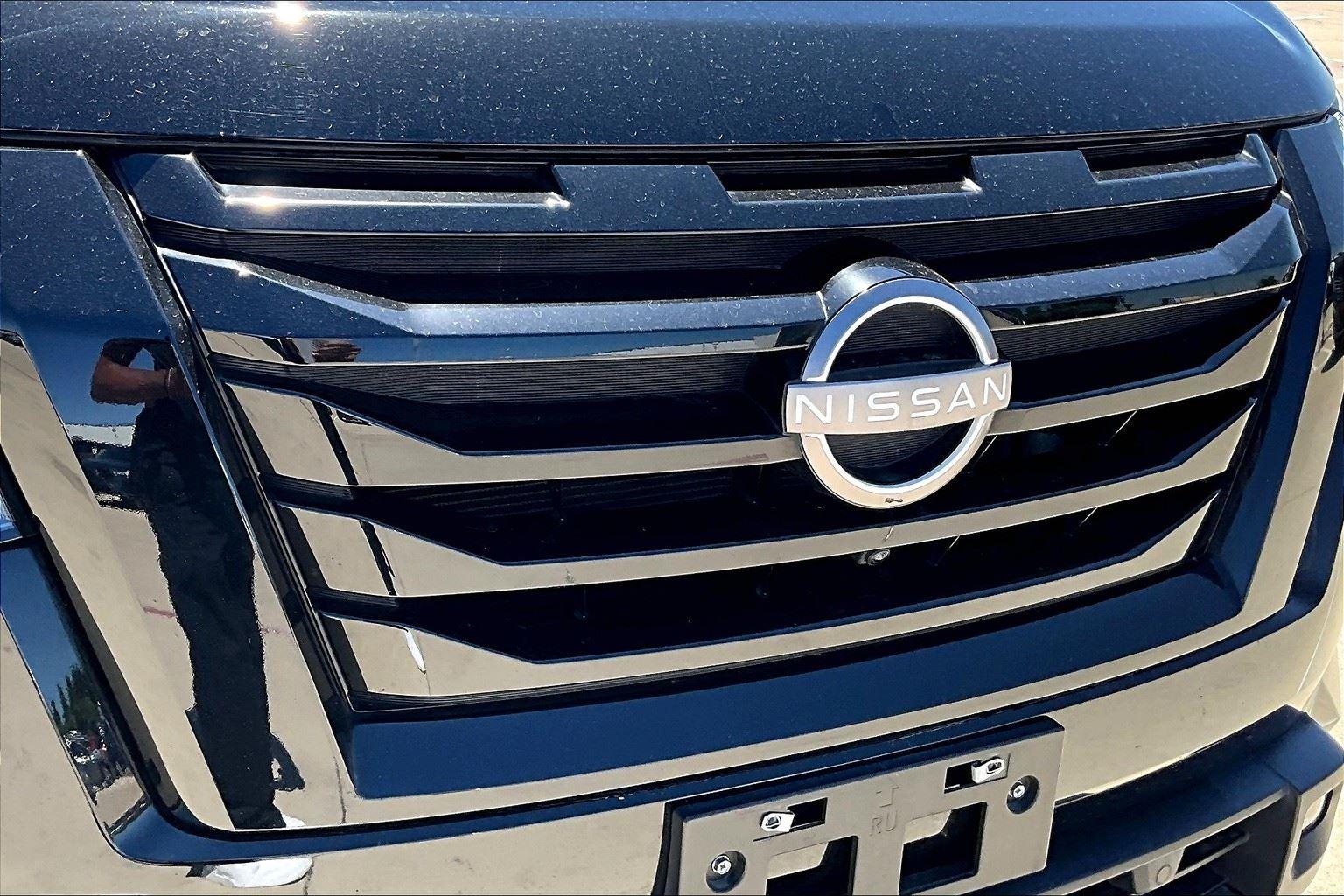 Vehicle image 36 of 42