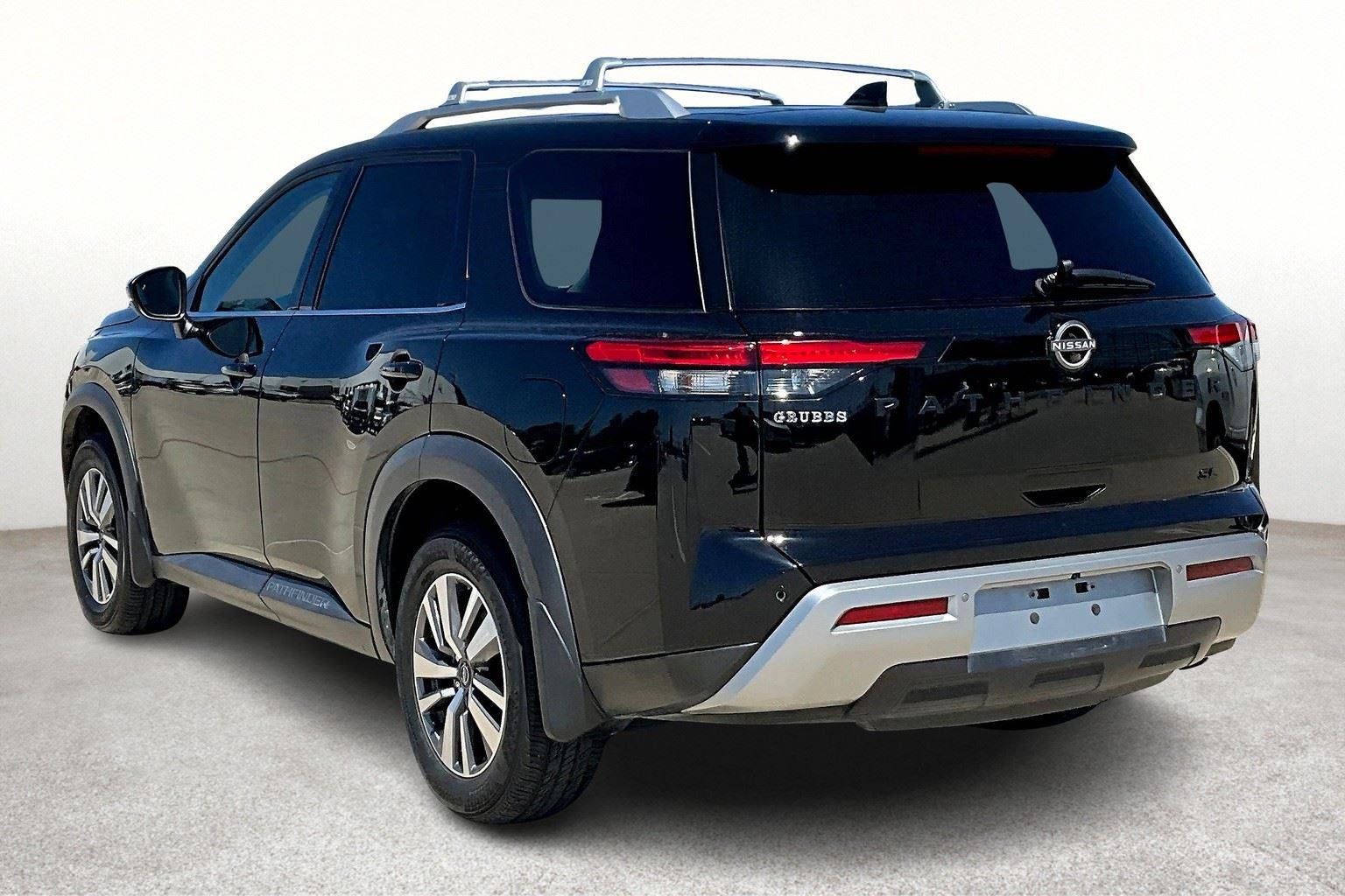 Vehicle image 5 of 42