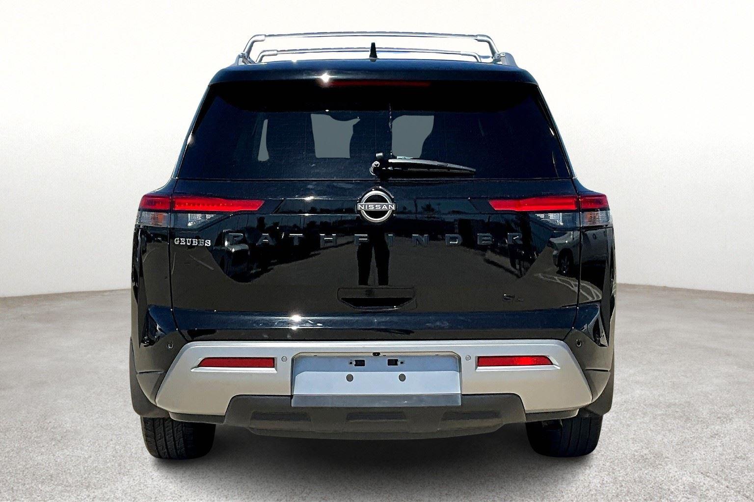 Vehicle image 6 of 42