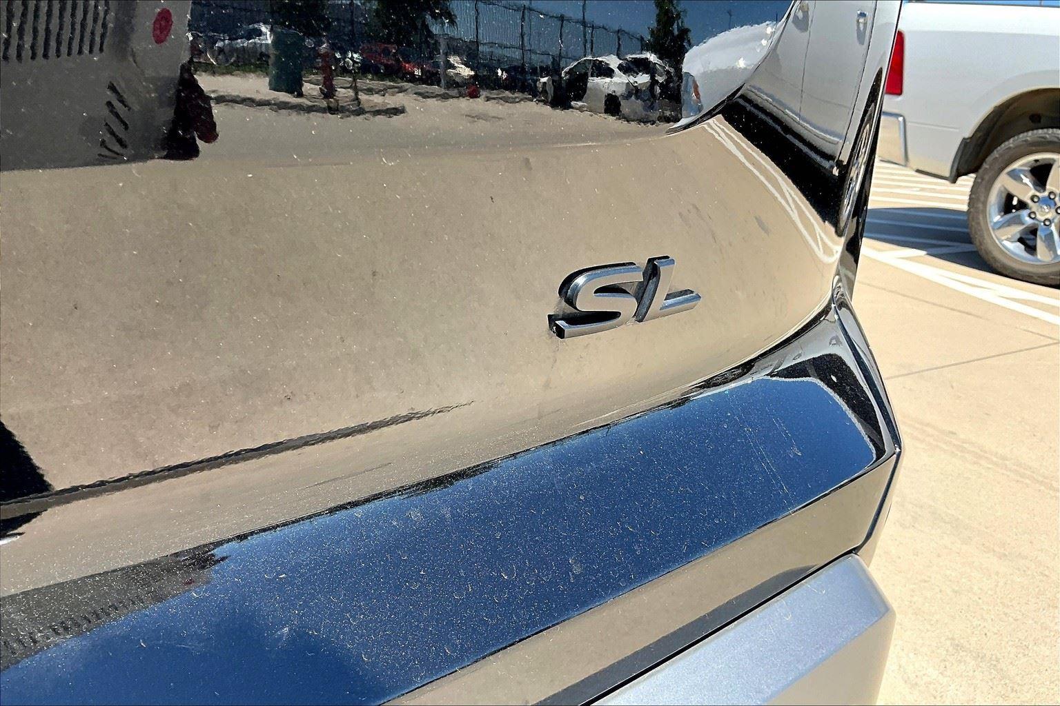 Vehicle image 39 of 42