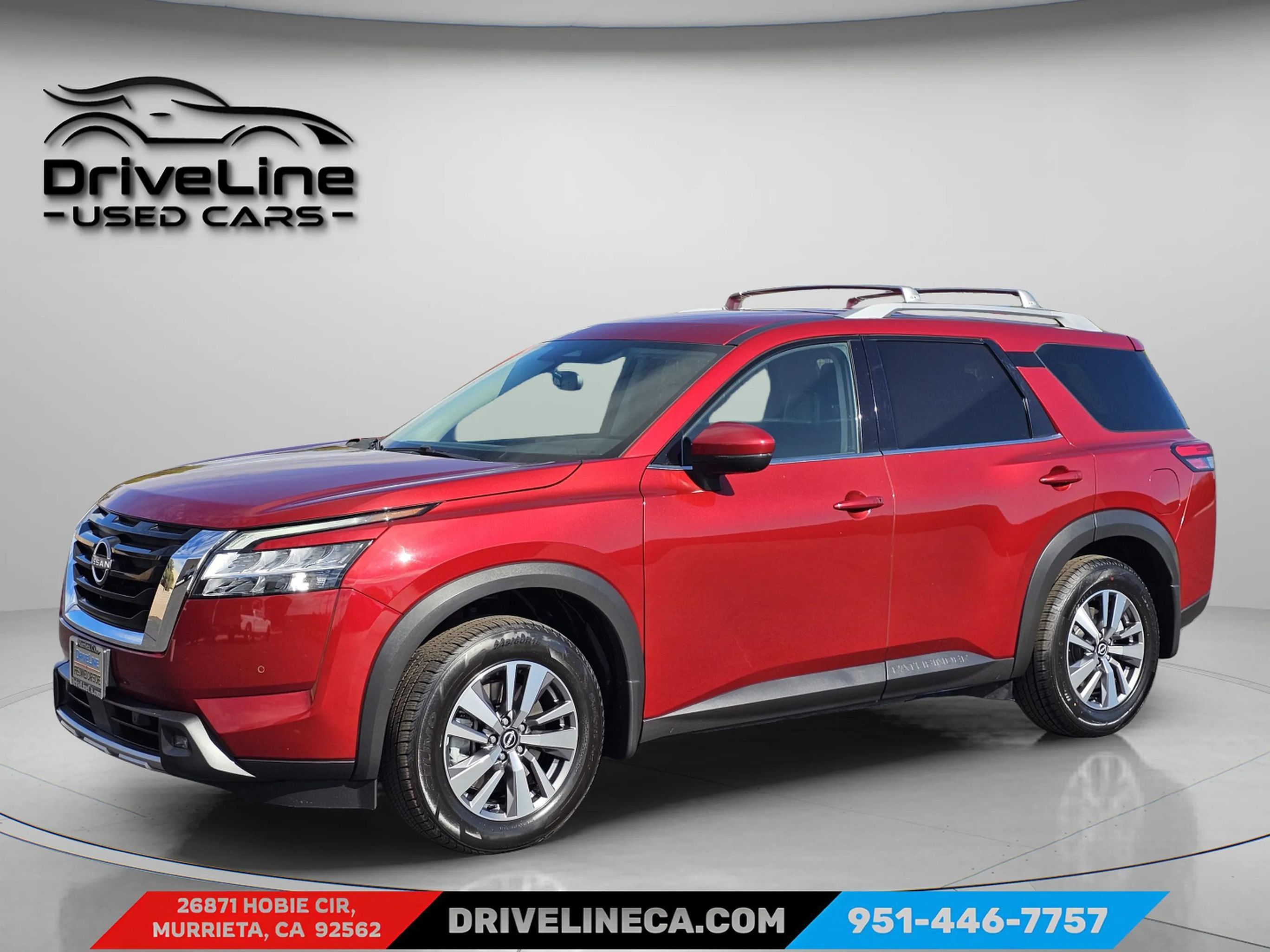 2022 Nissan Pathfinder SL Image 2 of 44