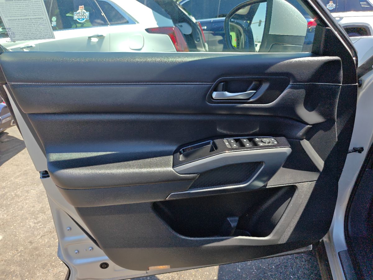 Vehicle image 24 of 35
