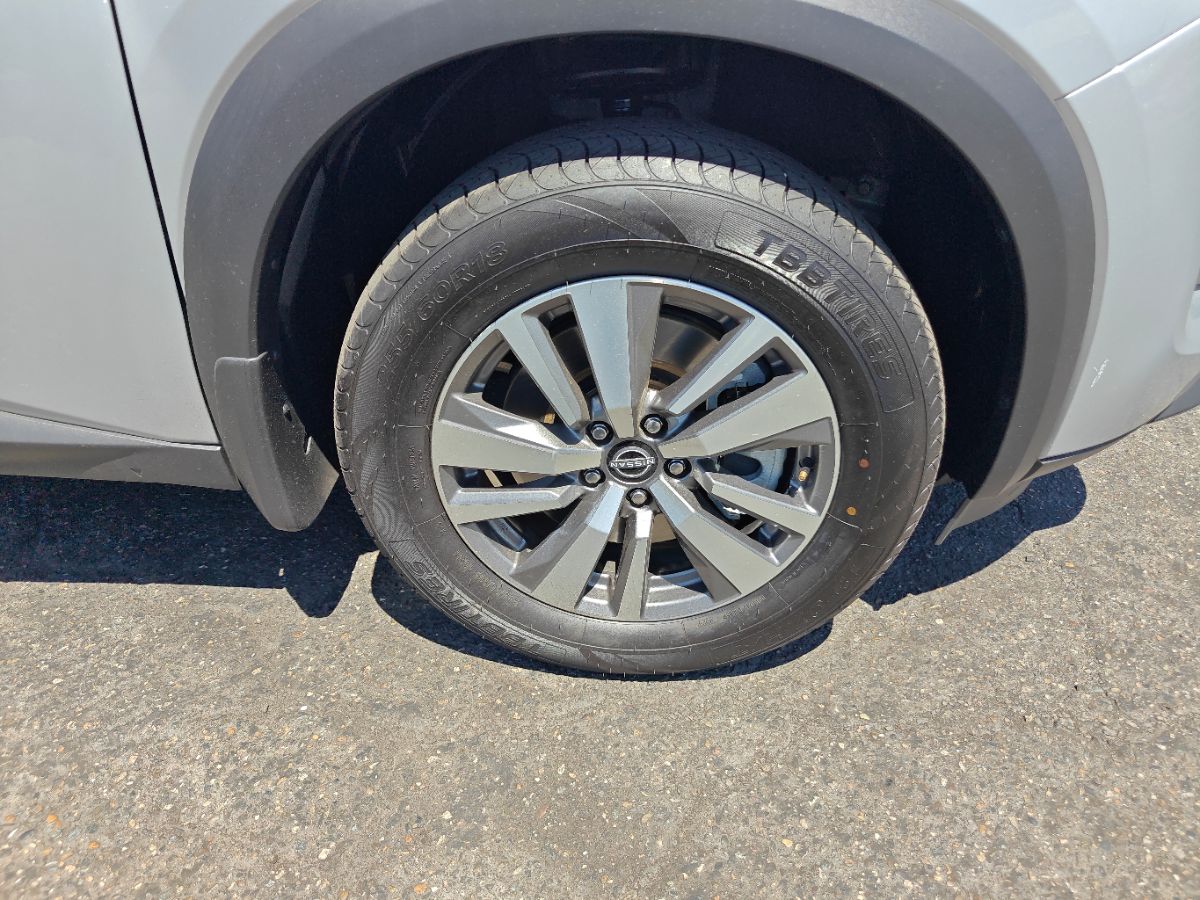 Vehicle image 11 of 35
