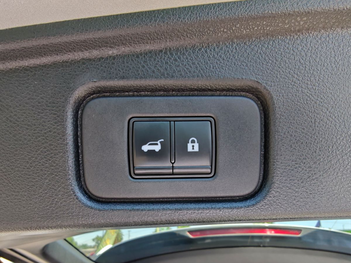 Vehicle image 14 of 35