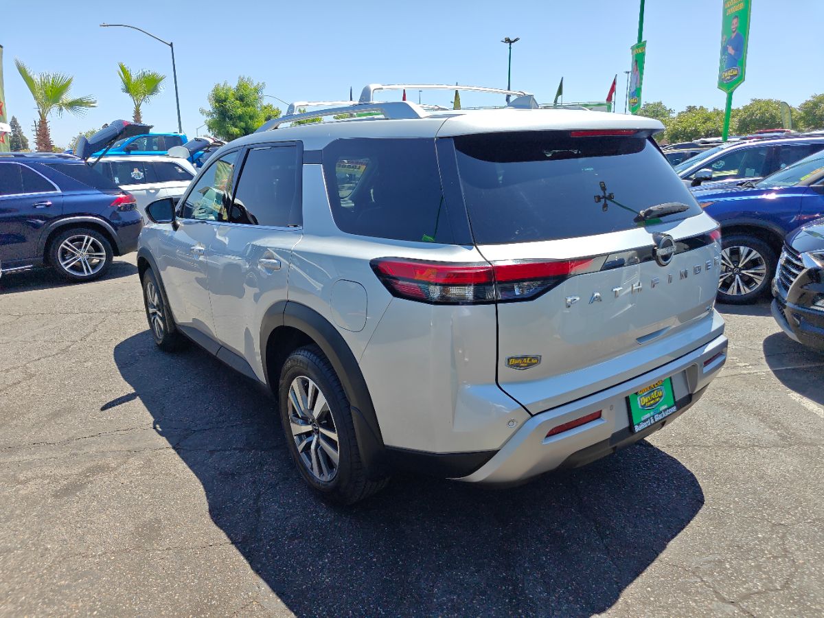 Vehicle image 10 of 35