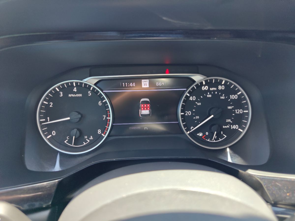 Vehicle image 31 of 35