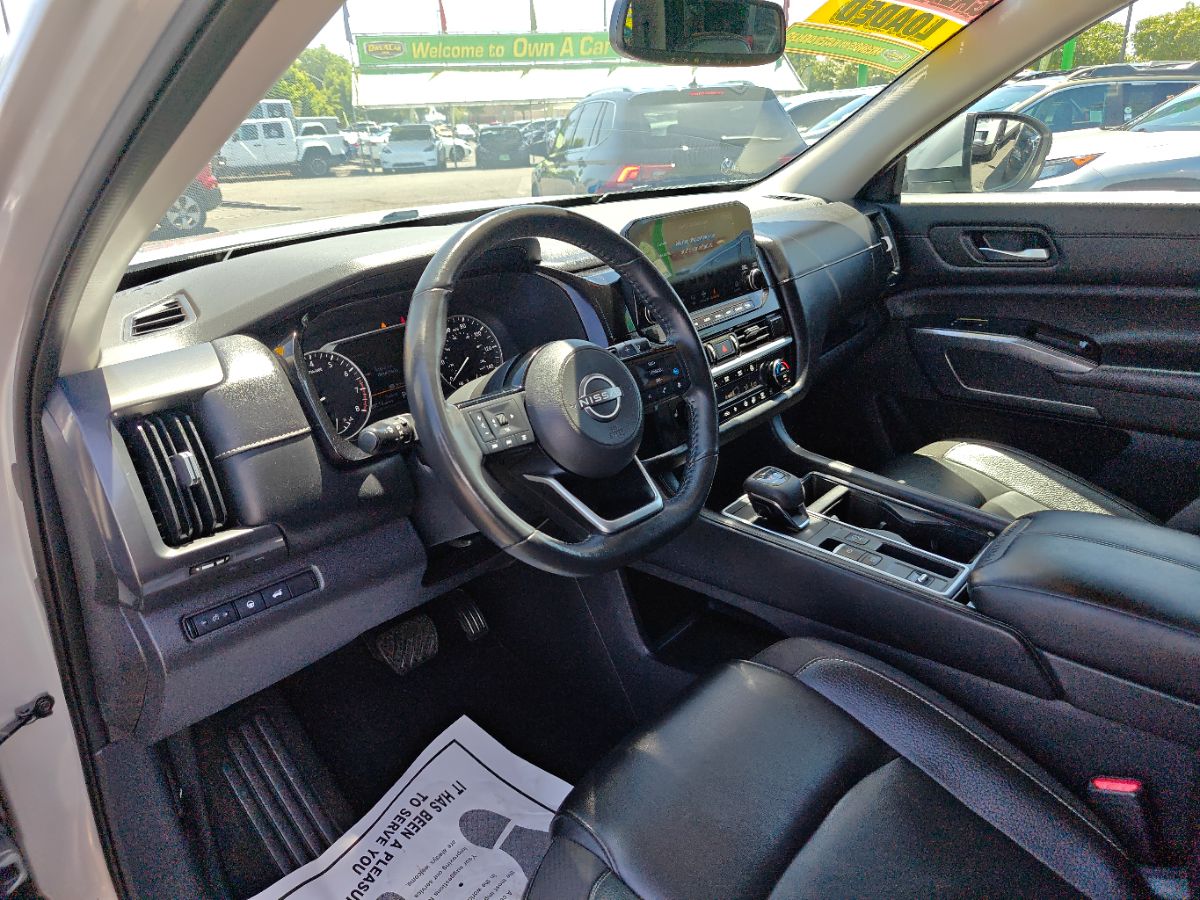 Vehicle image 26 of 35