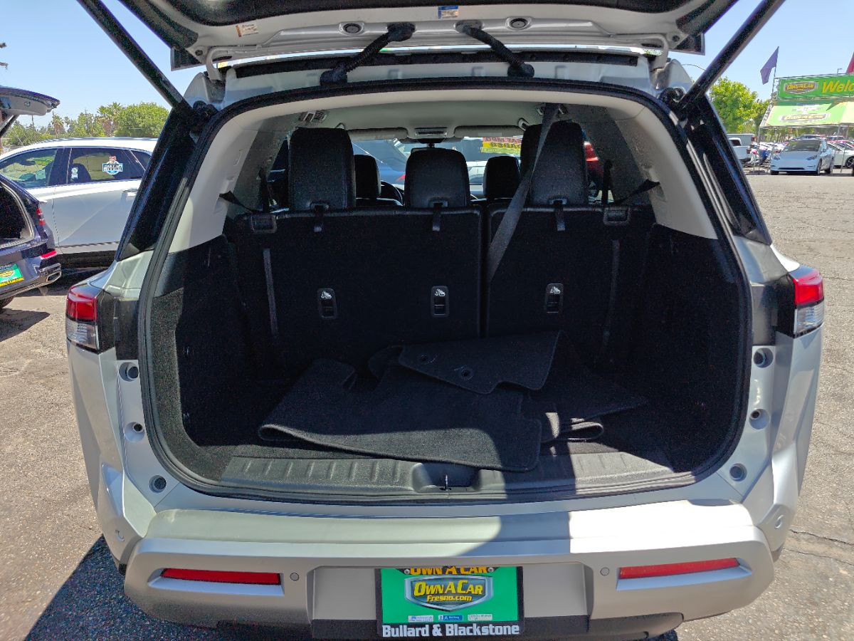 Vehicle image 13 of 35
