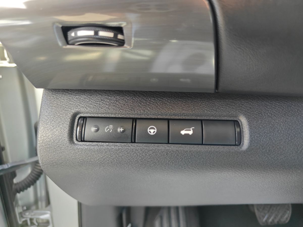 Vehicle image 27 of 35