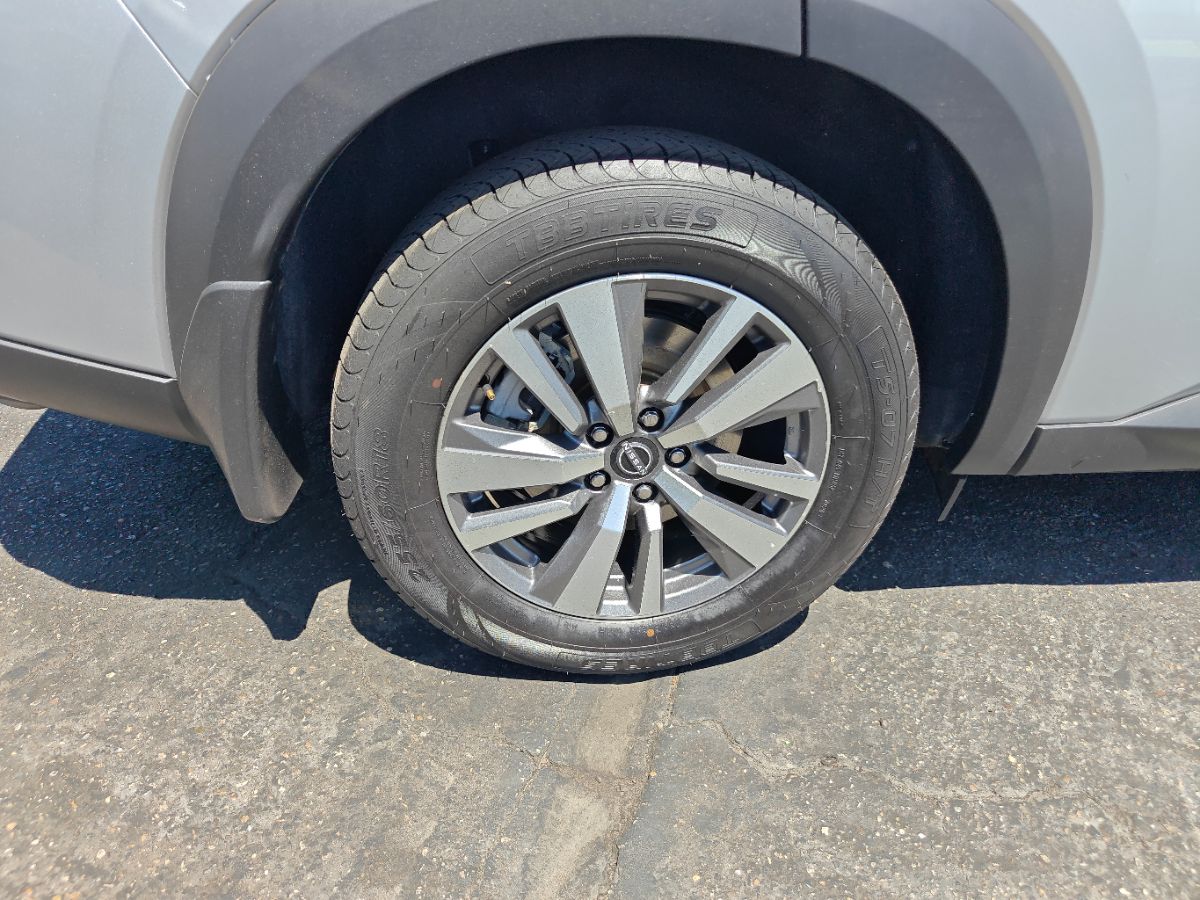 Vehicle image 12 of 35
