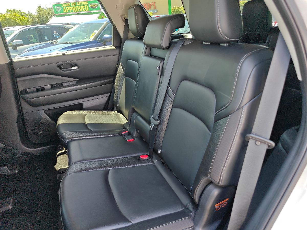 Vehicle image 18 of 35
