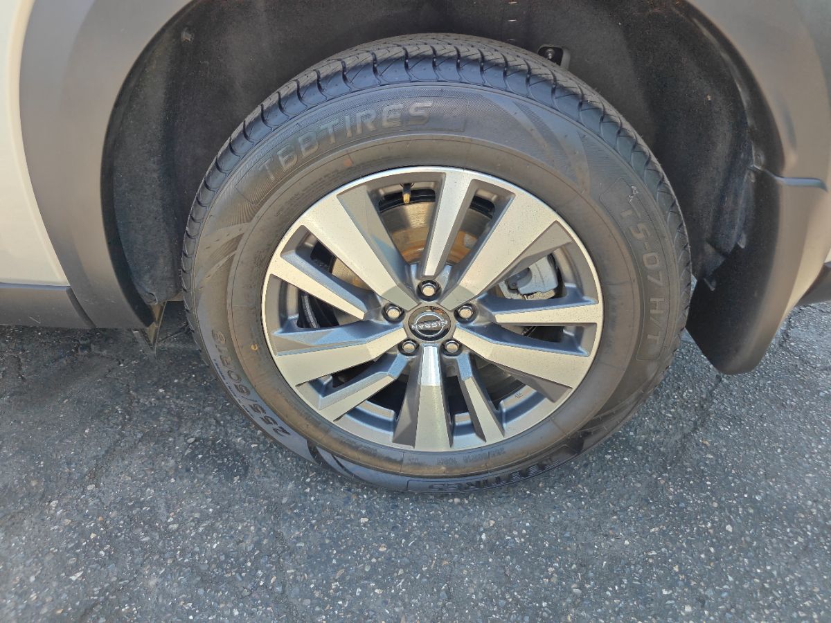 Vehicle image 16 of 35