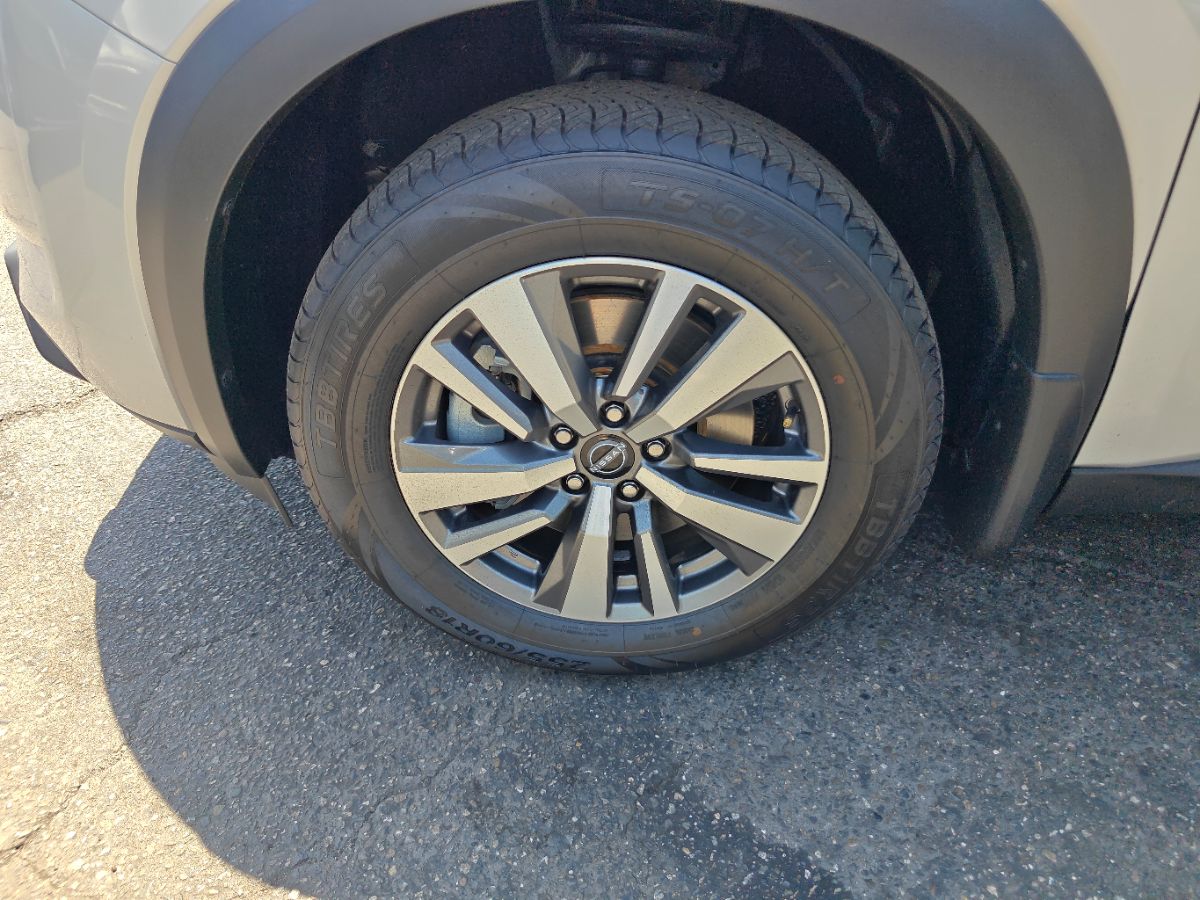 Vehicle image 17 of 35