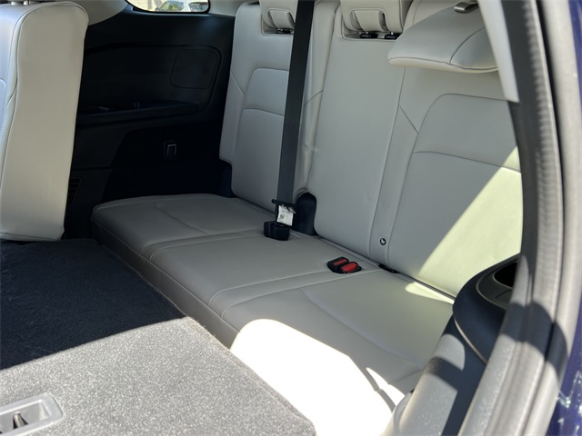 Vehicle image 25 of 31