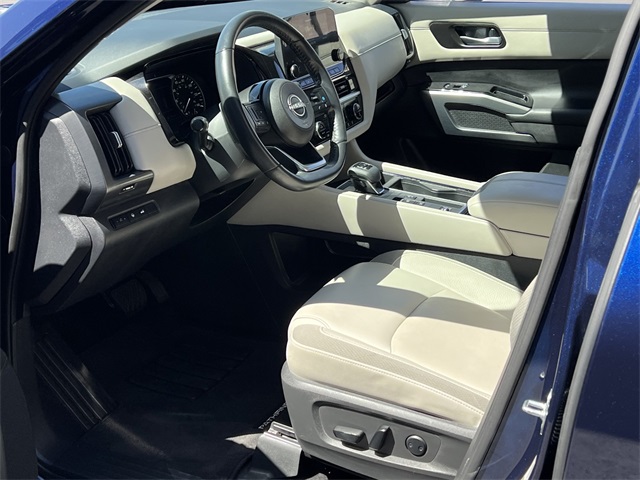 Vehicle image 11 of 31
