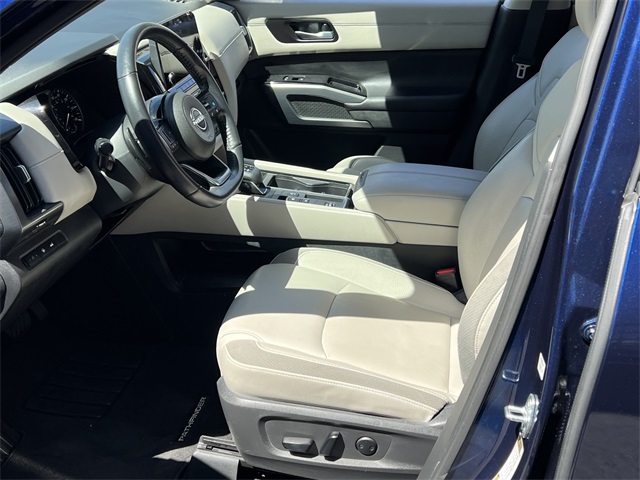 Vehicle image 21 of 31