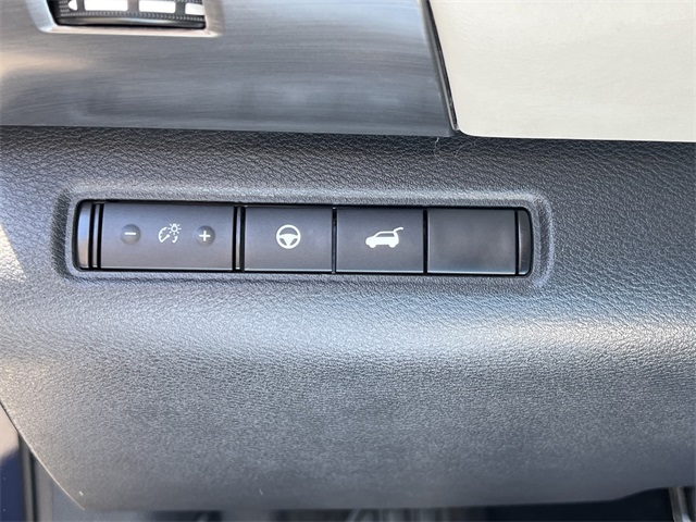 Vehicle image 12 of 31