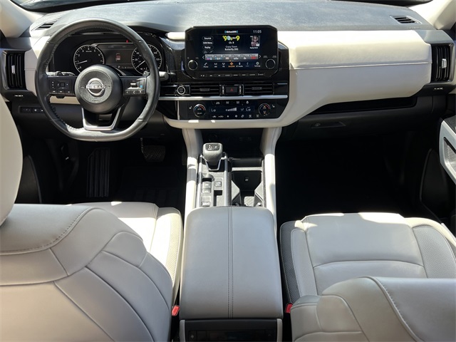 Vehicle image 23 of 31