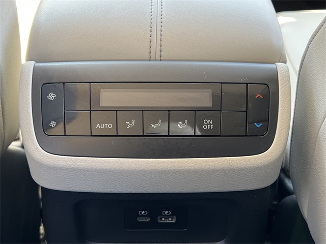 Vehicle image 24 of 31