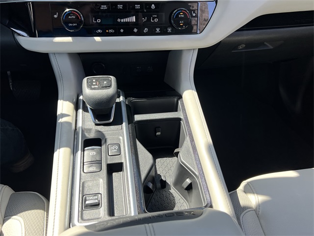 Vehicle image 17 of 31