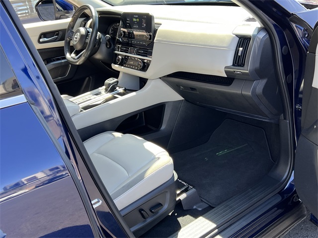 Vehicle image 28 of 31