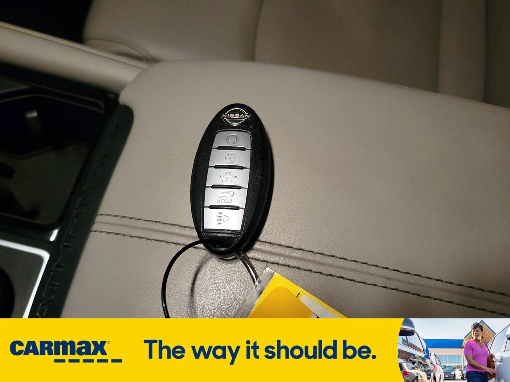 Vehicle image 23 of 30