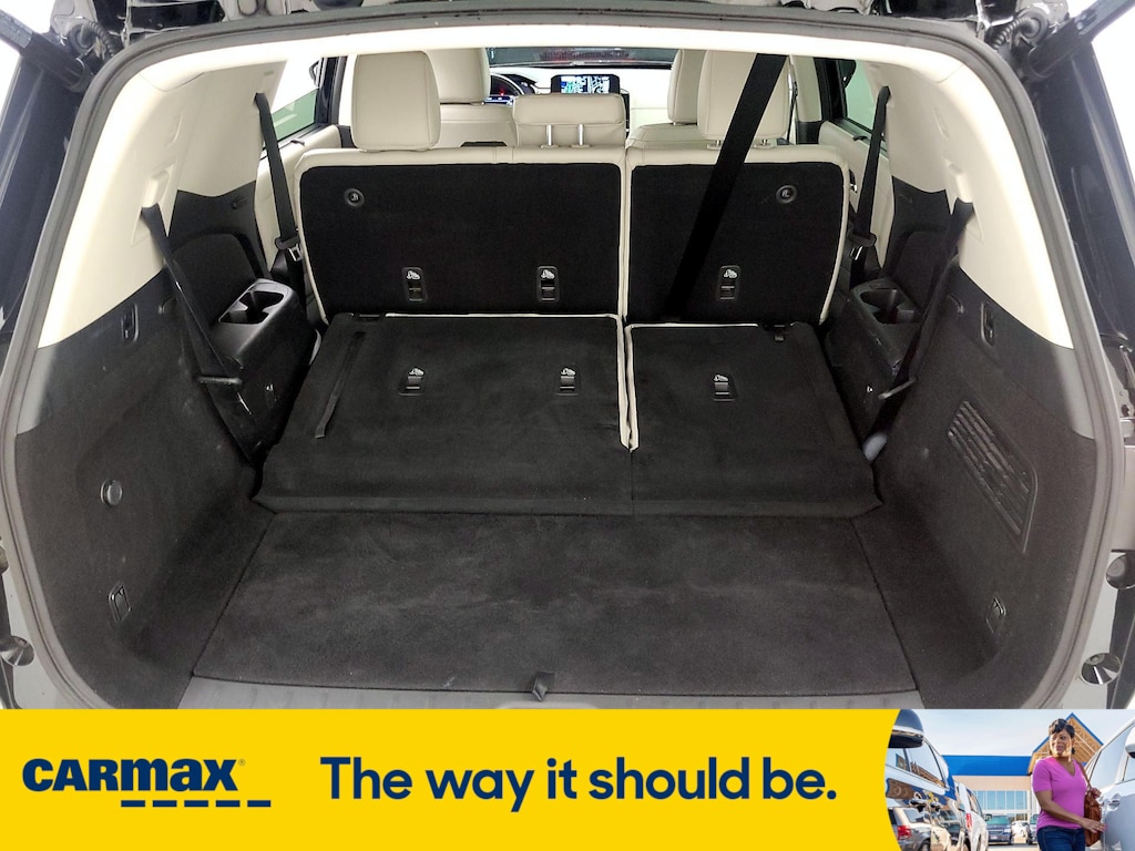 Vehicle image 10 of 30