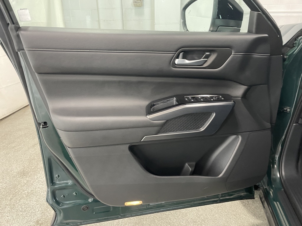 Vehicle image 24 of 39