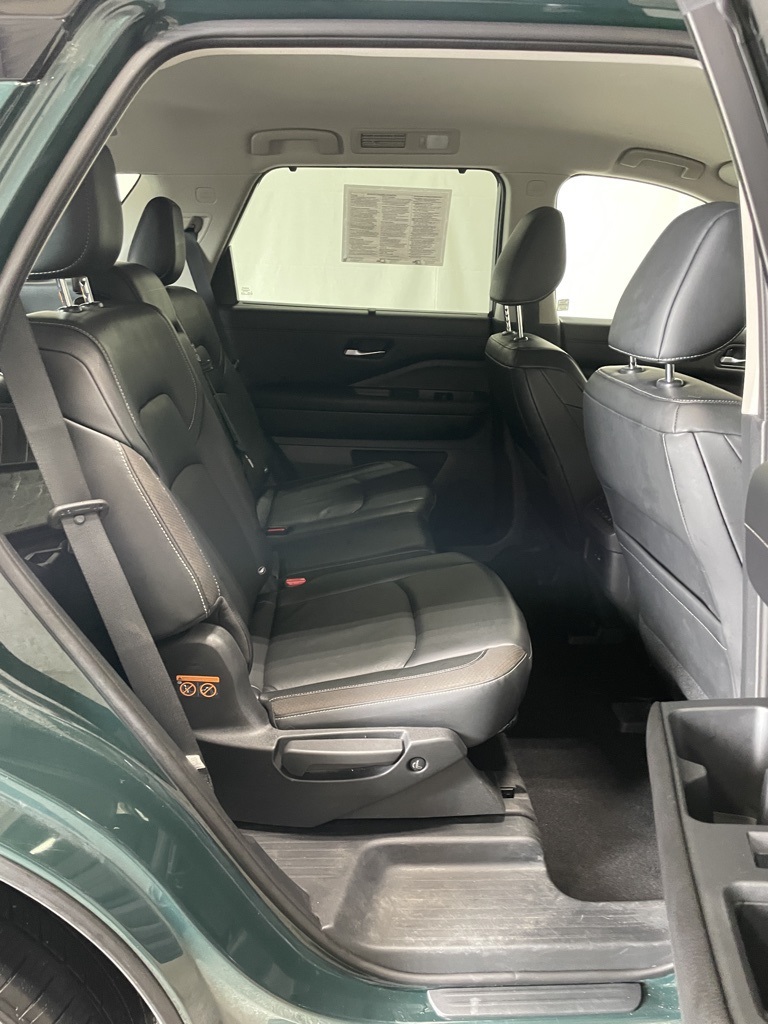 Vehicle image 16 of 39