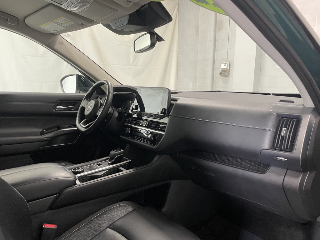 Vehicle image 18 of 39