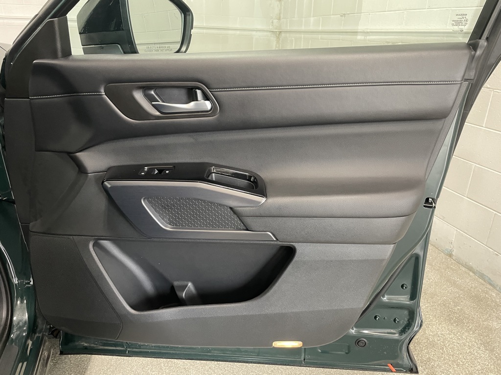 Vehicle image 20 of 39