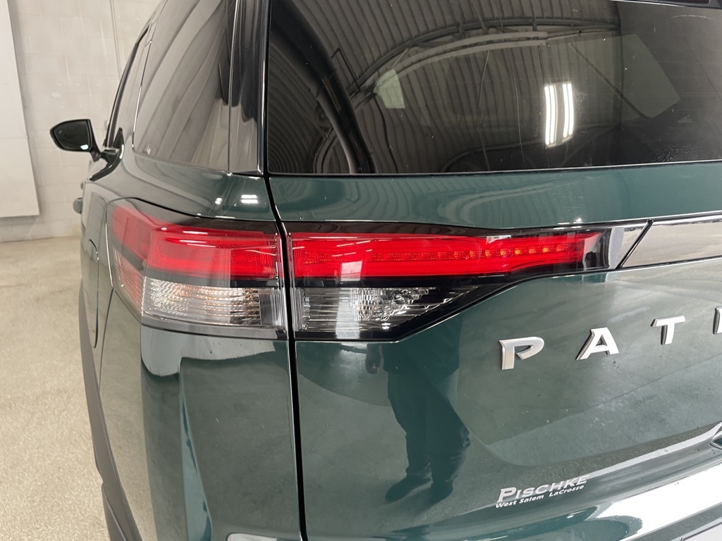 Vehicle image 13 of 39