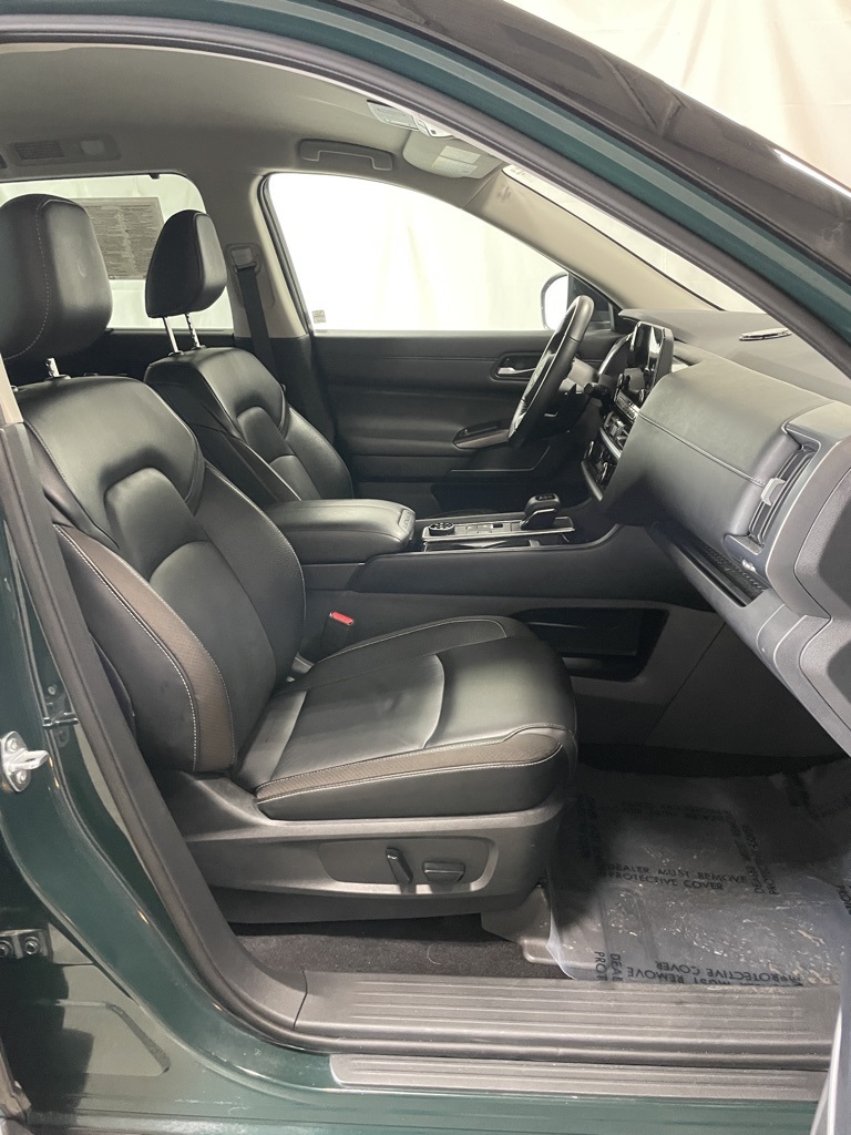 Vehicle image 19 of 39