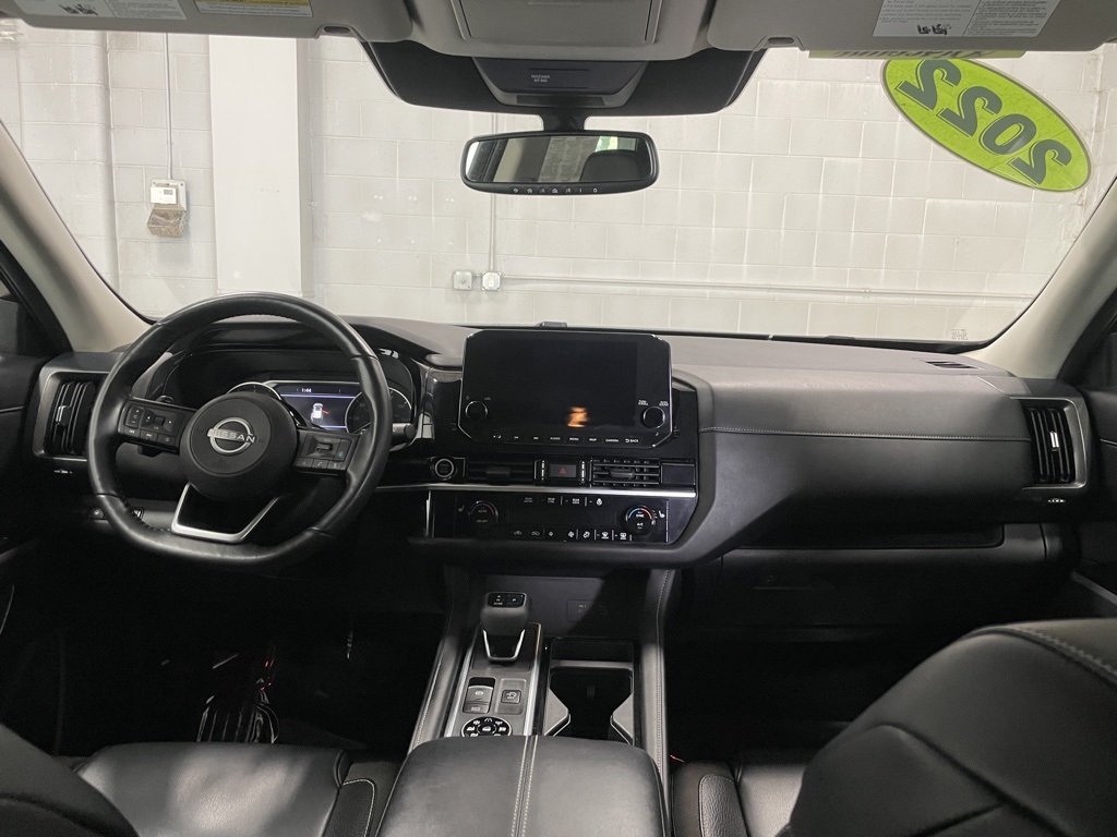 Vehicle image 15 of 39