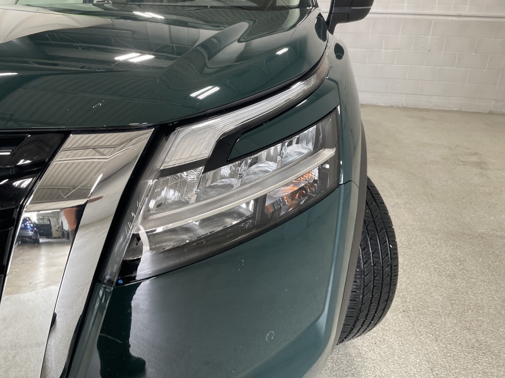Vehicle image 6 of 39