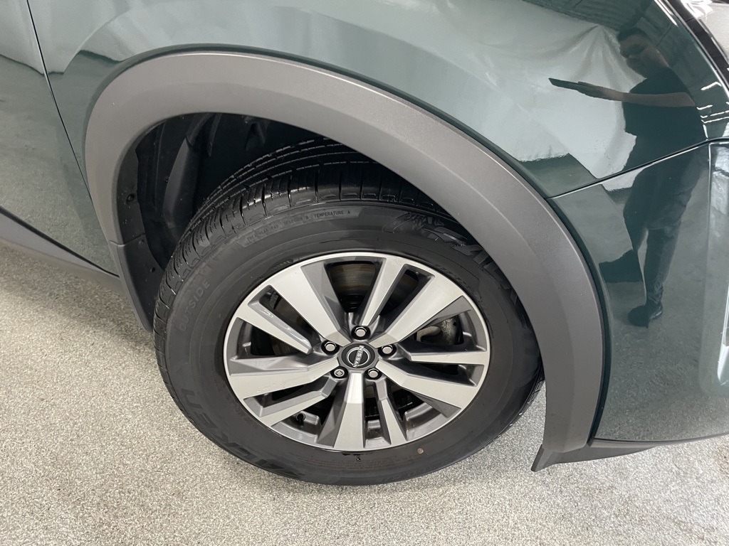 Vehicle image 8 of 39