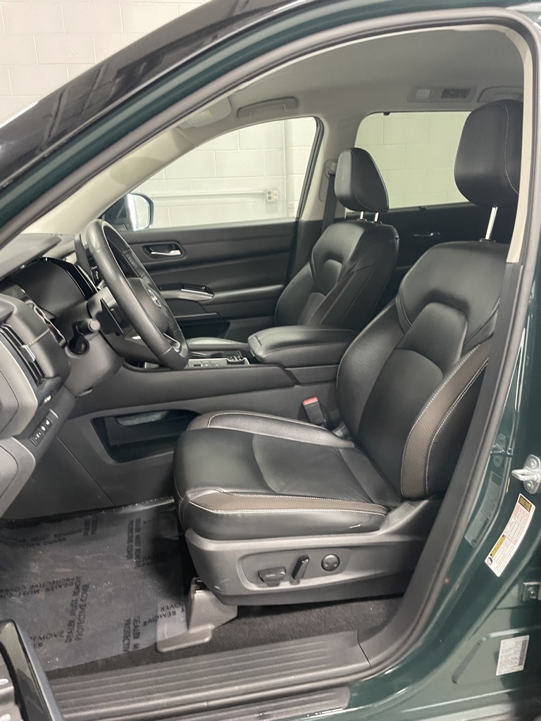 Vehicle image 23 of 39