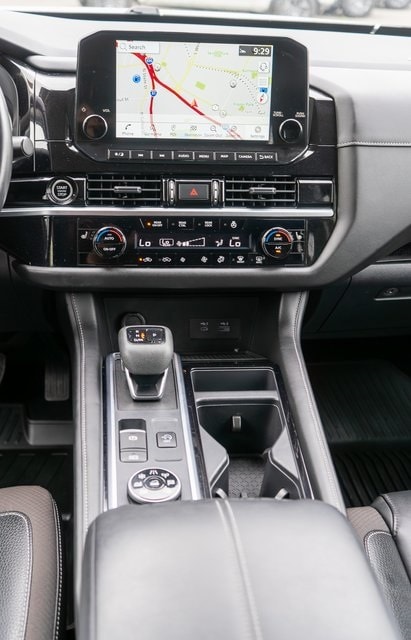 Vehicle image 33 of 35