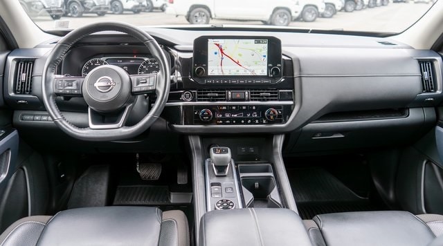 Vehicle image 13 of 35