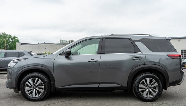 Vehicle image 9 of 35