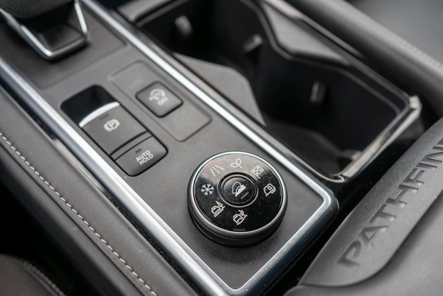 Vehicle image 32 of 35