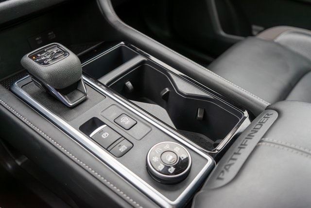 Vehicle image 20 of 35