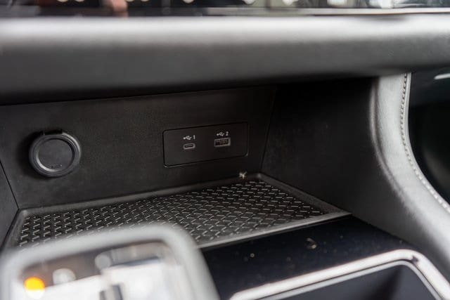 Vehicle image 25 of 35