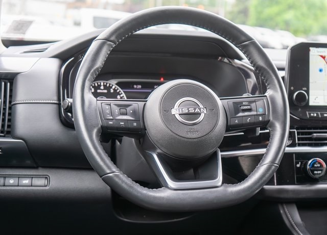 Vehicle image 14 of 35