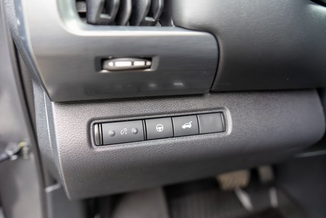 Vehicle image 31 of 35
